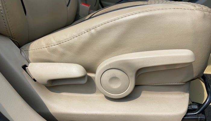 2017 Maruti Ciaz ZETA 1.4  AT PETROL, Petrol, Automatic, 1,48,474 km, Driver Side Adjustment Panel