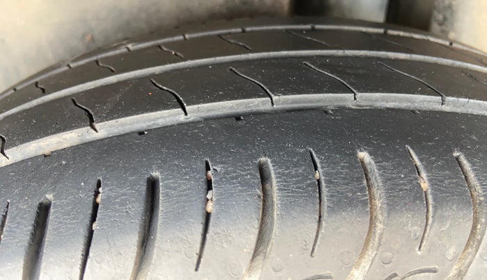 2017 Maruti Ciaz ZETA 1.4  AT PETROL, Petrol, Automatic, 1,48,474 km, Left Rear Tyre Tread