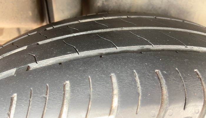 2017 Maruti Ciaz ZETA 1.4  AT PETROL, Petrol, Automatic, 1,48,474 km, Right Rear Tyre Tread