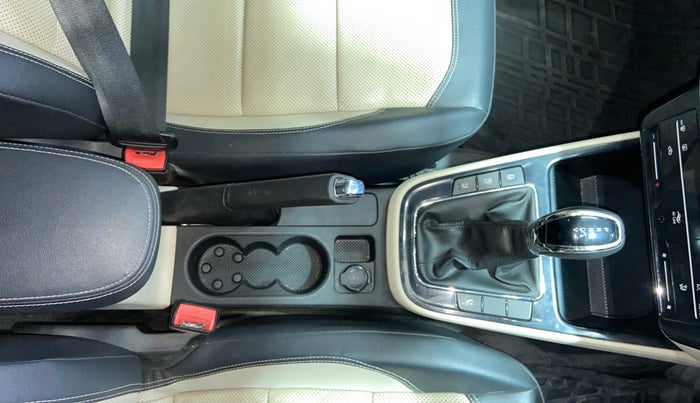 2022 Skoda SLAVIA STYLE 1.0L TSI AT, Petrol, Automatic, 74,432 km, Gear Lever