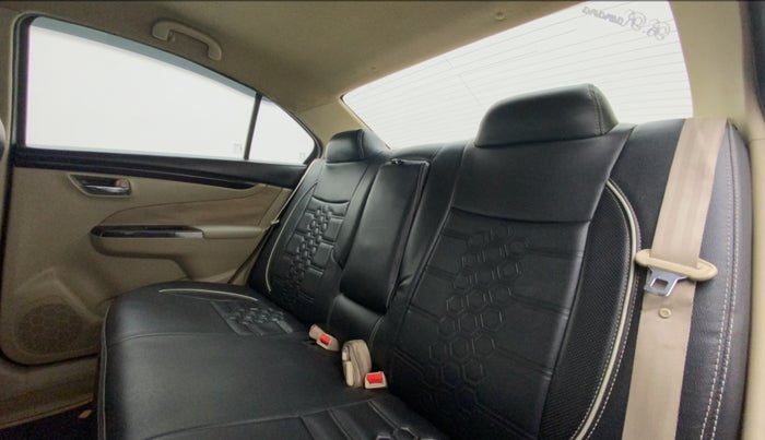 2018 Maruti Ciaz DELTA DIESEL 1.3, Diesel, Manual, 50,430 km, Right Side Rear Door Cabin