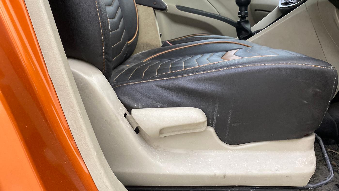 2019 Maruti Celerio VXI (O) CNG, CNG, Manual, 69,614 km, Driver Side Adjustment Panel