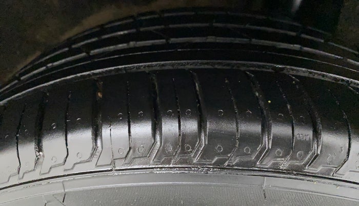 2016 Maruti Baleno ALPHA PETROL 1.2, Petrol, Manual, 86,033 km, Left Rear Tyre Tread