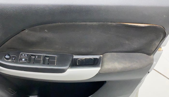 2016 Maruti Baleno ALPHA PETROL 1.2, Petrol, Manual, 86,033 km, Driver-side door - Trim has minor damage