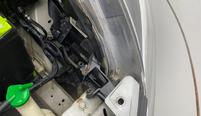 2016 Maruti Baleno ALPHA PETROL 1.2, Petrol, Manual, 86,033 km, Left headlight - Clamp has minor damage