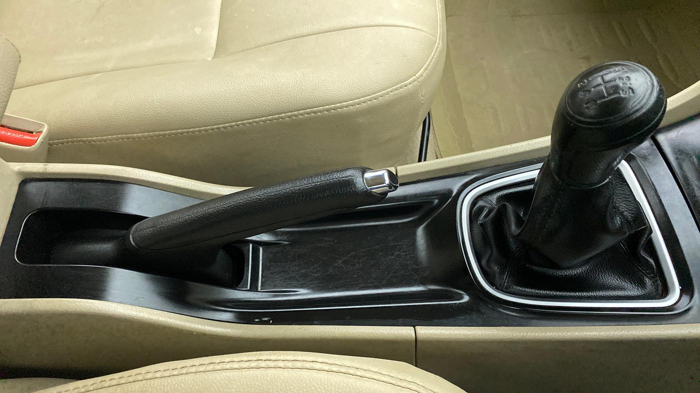 2015 Maruti Ciaz VXI PLUS, Petrol, Manual, 73,292 km, Gear Lever