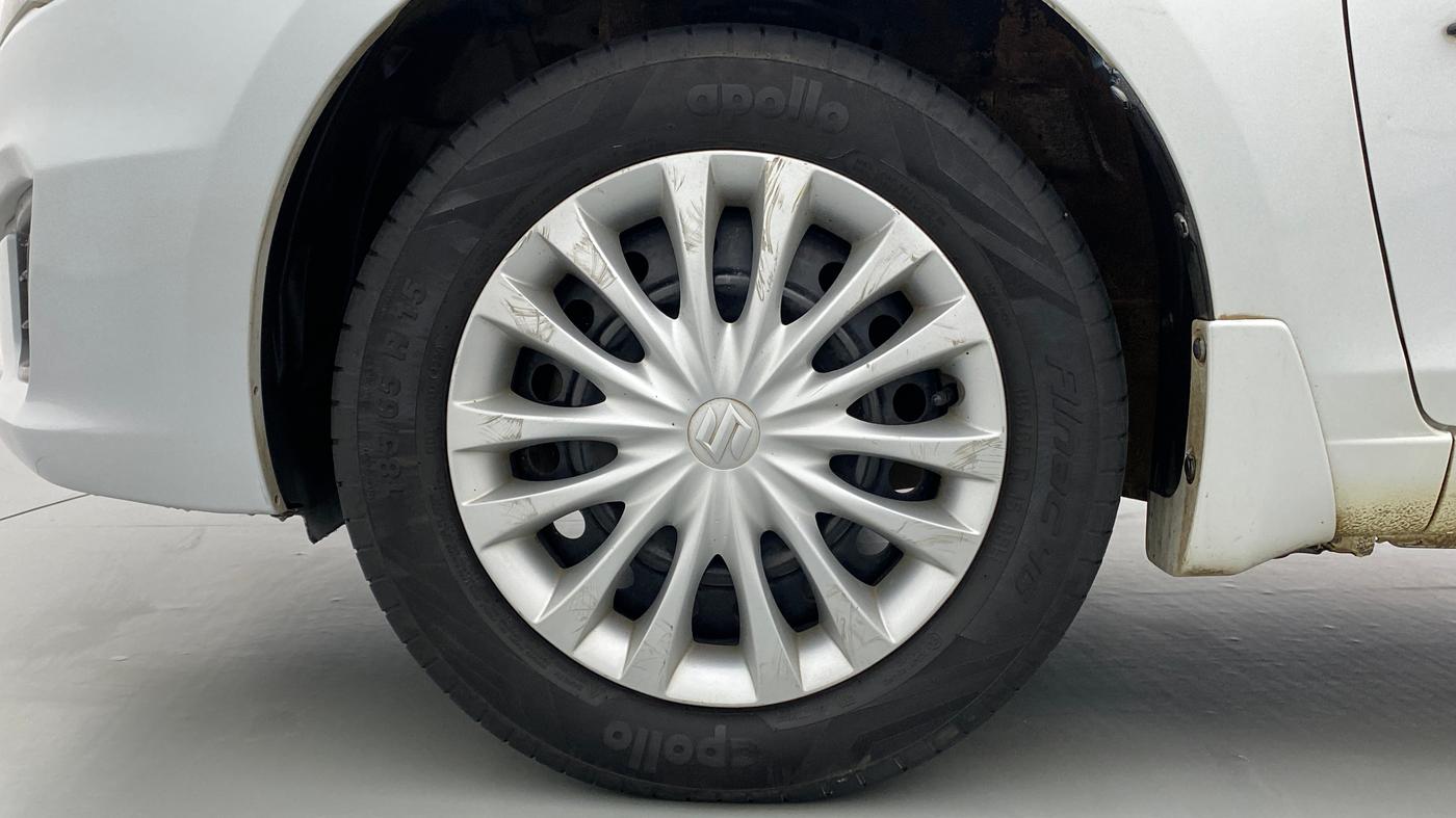 2015 Maruti Ciaz VXI PLUS, Petrol, Manual, 73,292 km, Left Front Wheel