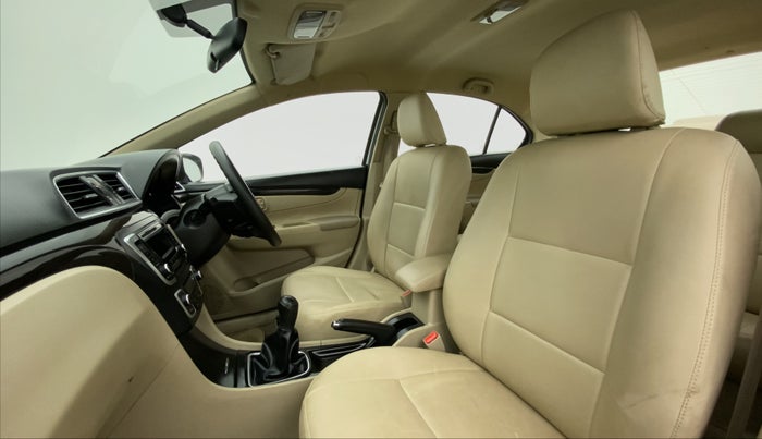 2015 Maruti Ciaz VXI PLUS, Petrol, Manual, 73,292 km, Right Side Front Door Cabin
