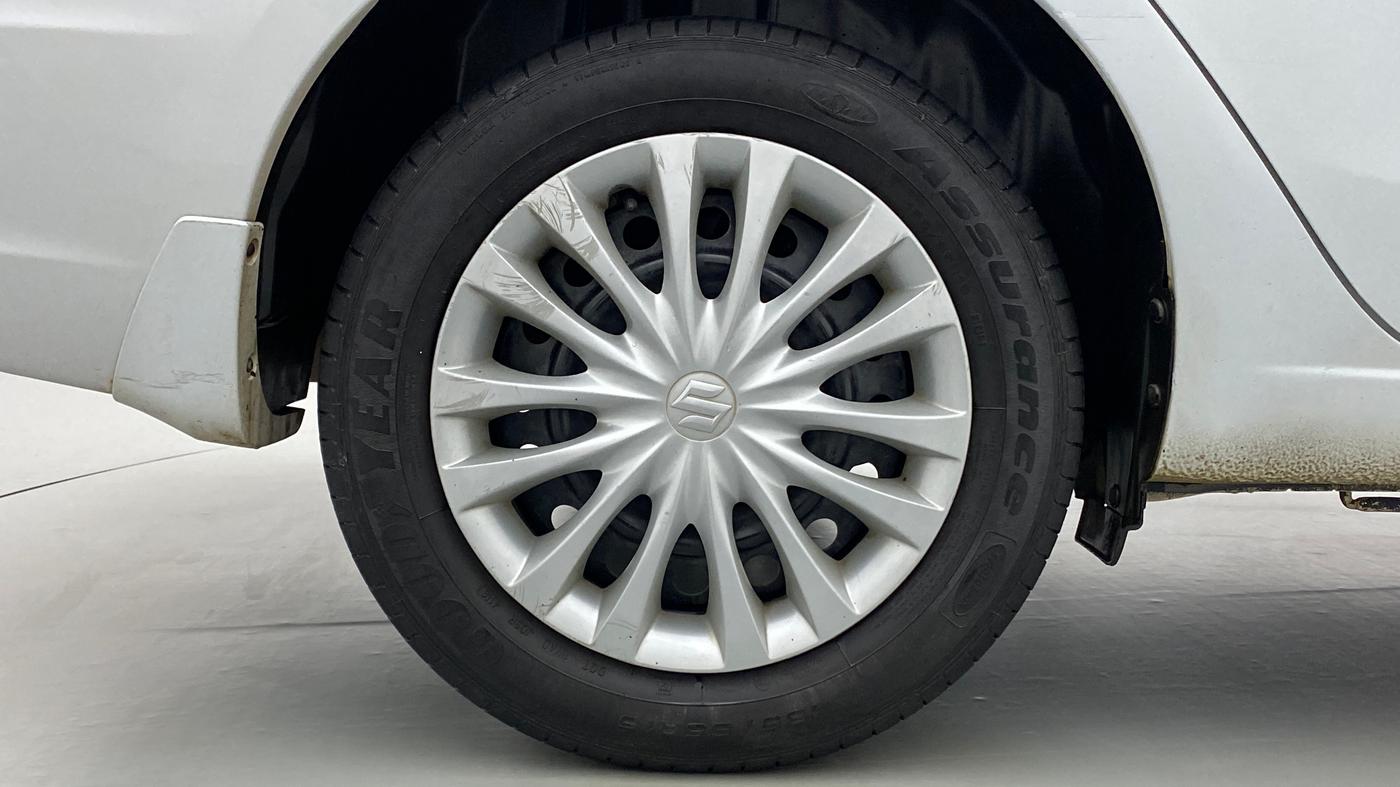 2015 Maruti Ciaz VXI PLUS, Petrol, Manual, 73,292 km, Right Rear Wheel