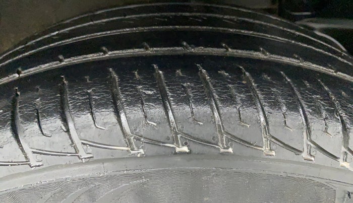 2017 Renault Duster RXS CVT 106 PS, Petrol, Automatic, 52,445 km, Left Rear Tyre Tread