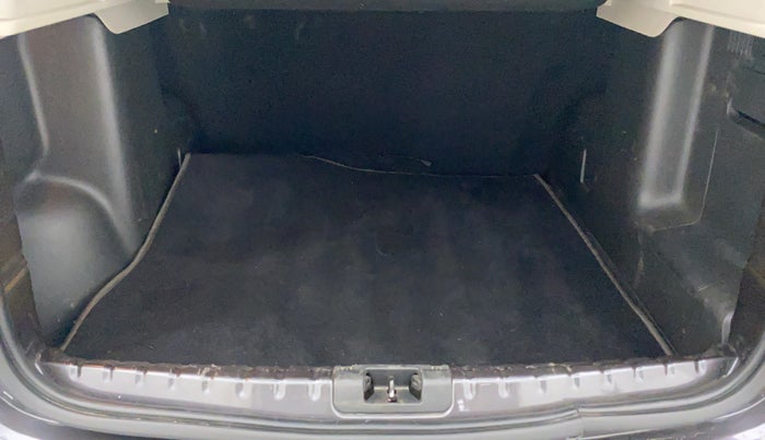 2017 Renault Duster RXS CVT 106 PS, Petrol, Automatic, 52,445 km, Boot Inside