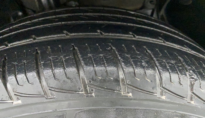 2017 Renault Duster RXS CVT 106 PS, Petrol, Automatic, 52,445 km, Right Front Tyre Tread