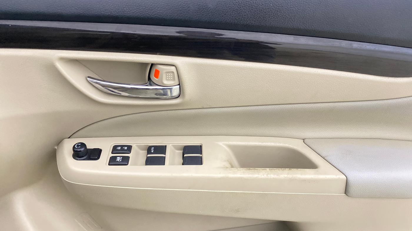 2018 Maruti Ciaz ZETA 1.4  MT PETROL, Petrol, Manual, 48,082 km, Driver Side Door Panels Control