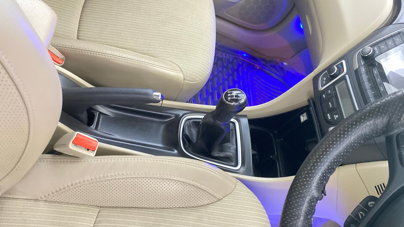 2018 Maruti Ciaz ZETA 1.4  MT PETROL, Petrol, Manual, 48,082 km, Gear Lever