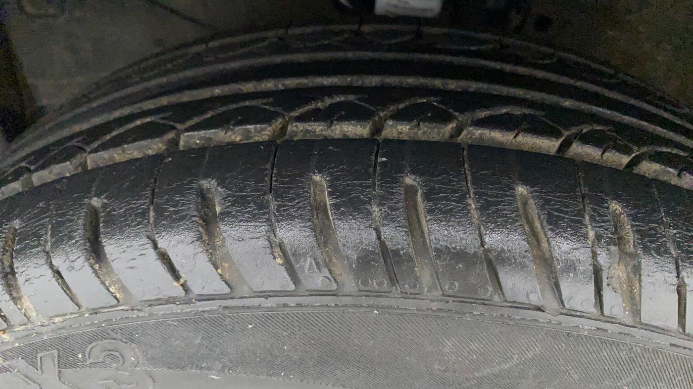 2014 Honda Brio VX MT, Petrol, Manual, 20,717 km, Left Front Tyre Tread