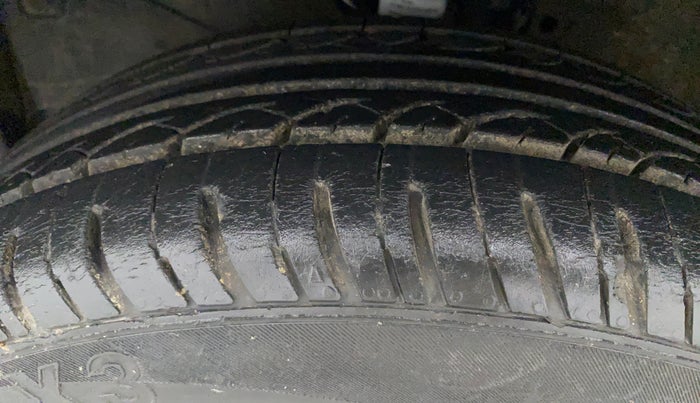 2014 Honda Brio VX MT, Petrol, Manual, 20,717 km, Left Front Tyre Tread
