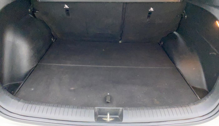 2017 Hyundai Creta 1.6 SX PLUS AUTO PETROL, Petrol, Automatic, 84,834 km, Boot Inside