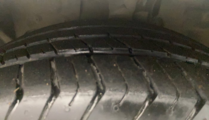 2021 Ford Figo Aspire TITANIUM 1.2 PETROL, Petrol, Manual, 50,107 km, Left Front Tyre Tread