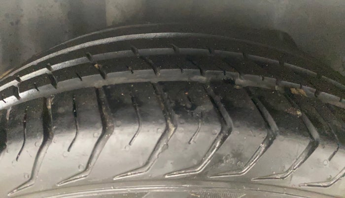 2021 Ford Figo Aspire TITANIUM 1.2 PETROL, Petrol, Manual, 50,107 km, Right Rear Tyre Tread