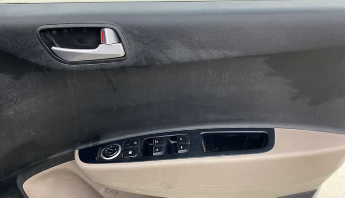 2018 Hyundai Grand i10 SPORTZ AT 1.2 KAPPA VTVT, Petrol, Automatic, 63,174 km, Driver Side Door Panels Control