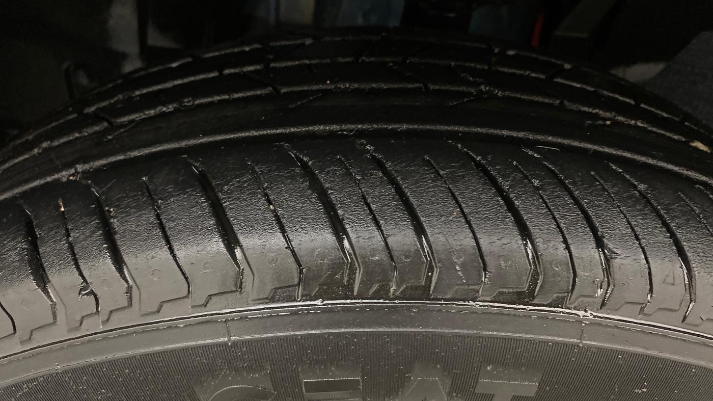 2023 Renault Kiger RXZ AMT, Petrol, Automatic, 8,339 km, Left Front Tyre Tread