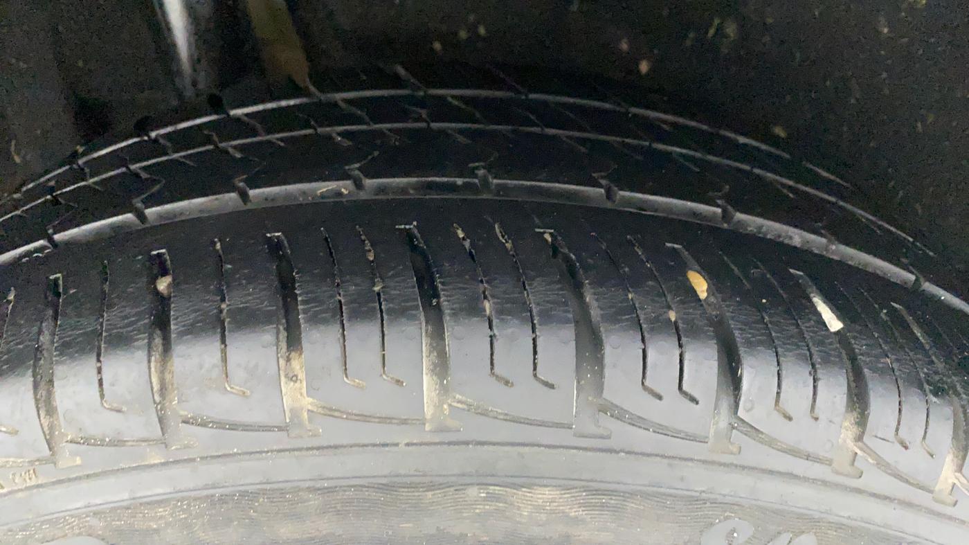 2017 Maruti Vitara Brezza VDI, Diesel, Manual, 42,241 km, Right Rear Tyre Tread