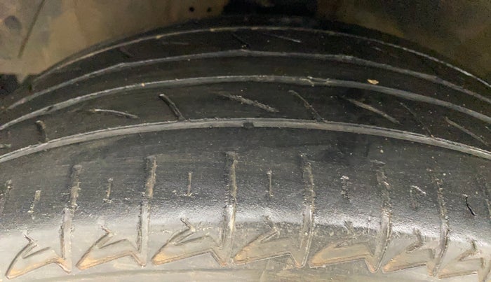 2012 Hyundai i20 MAGNA (O) 1.2, Petrol, Manual, 94,576 km, Left Front Tyre Tread