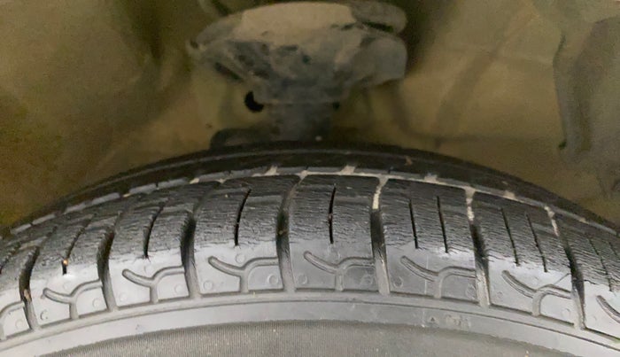 2015 Maruti Celerio ZXI AMT, Petrol, Automatic, 98,393 km, Right Front Tyre Tread