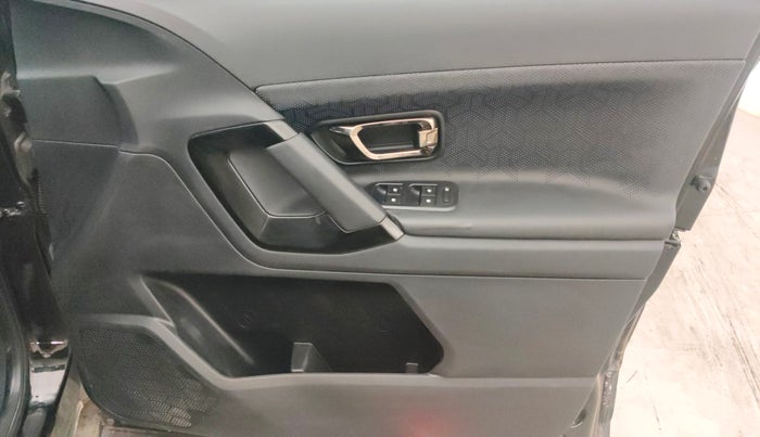 2023 Tata Harrier FEARLESS PLUS DARK EDITION, Diesel, Manual, 73,562 km, Driver Side Door Panels Control