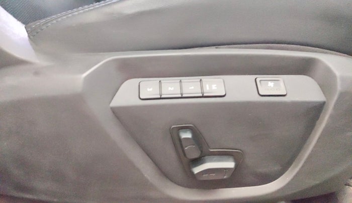 2023 Tata Harrier FEARLESS PLUS DARK EDITION, Diesel, Manual, 73,562 km, Driver Side Adjustment Panel