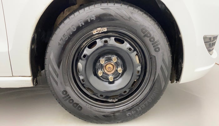 2014 Skoda Rapid 1.6 MPI MT ACTIVE, Petrol, Manual, 46,955 km, Right Front Wheel