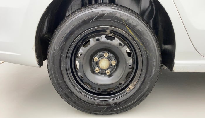 2014 Skoda Rapid 1.6 MPI MT ACTIVE, Petrol, Manual, 46,955 km, Right Rear Wheel