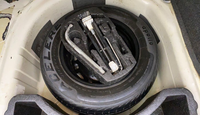 2014 Skoda Rapid 1.6 MPI MT ACTIVE, Petrol, Manual, 46,955 km, Spare Tyre