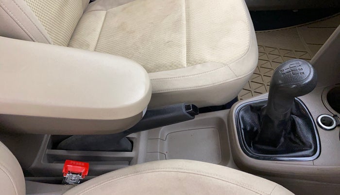 2014 Skoda Rapid 1.6 MPI MT ACTIVE, Petrol, Manual, 46,955 km, Gear Lever