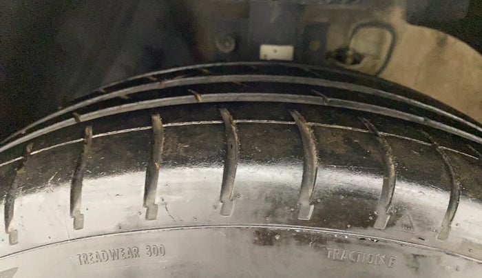 2014 Skoda Rapid 1.6 MPI MT ACTIVE, Petrol, Manual, 46,955 km, Left Front Tyre Tread