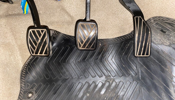 2016 Maruti Ertiga VXI CNG, CNG, Manual, 69,392 km, Pedals