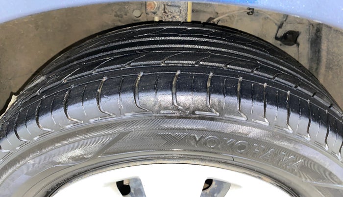 2016 Maruti Ertiga VXI CNG, CNG, Manual, 69,392 km, Right Front Tyre Tread