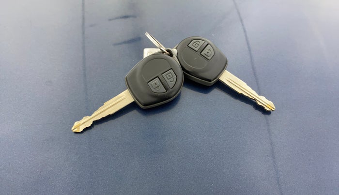 2016 Maruti Ertiga VXI CNG, CNG, Manual, 69,392 km, Key Close Up