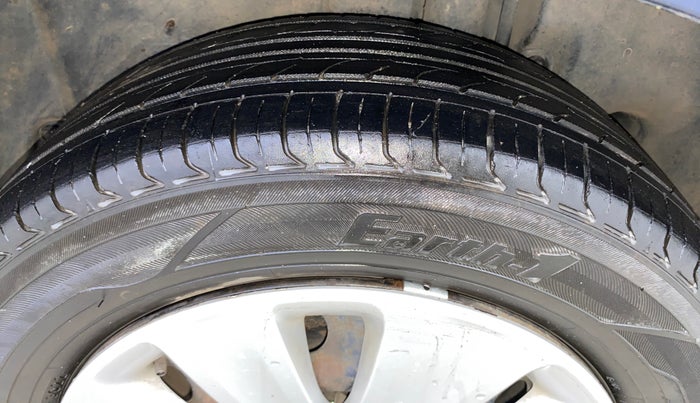 2016 Maruti Ertiga VXI CNG, CNG, Manual, 69,392 km, Left Rear Tyre Tread