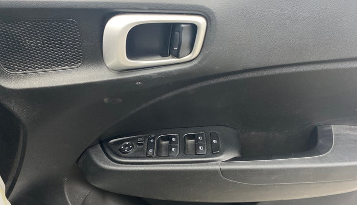 2021 Hyundai VENUE S 1.2, Petrol, Manual, 44,718 km, Driver Side Door Panels Control