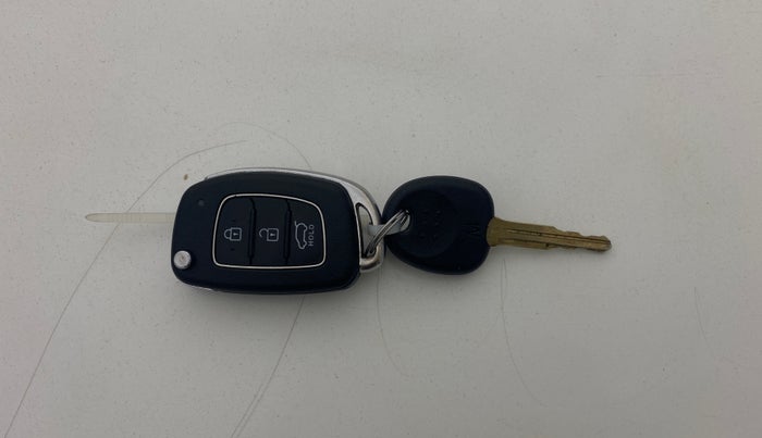 2021 Hyundai VENUE S 1.2, Petrol, Manual, 44,718 km, Key Close Up