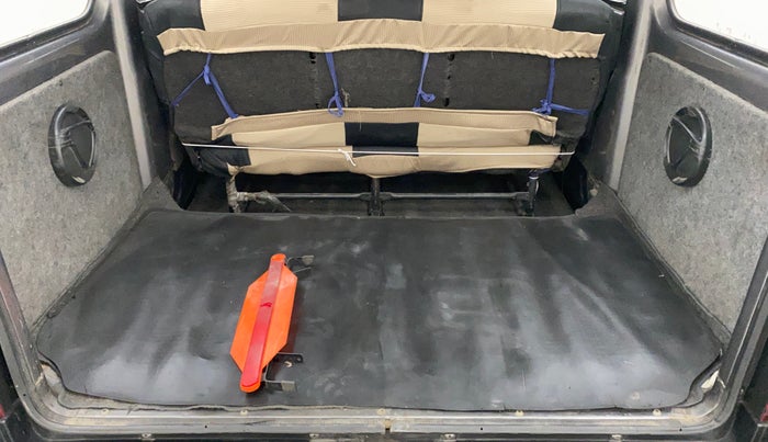 2011 Maruti Eeco 5 STR, Petrol, Manual, 80,949 km, Boot Inside