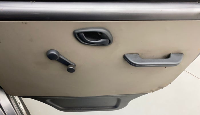 2011 Maruti Eeco 5 STR, Petrol, Manual, 80,949 km, Driver Side Door Panels Control