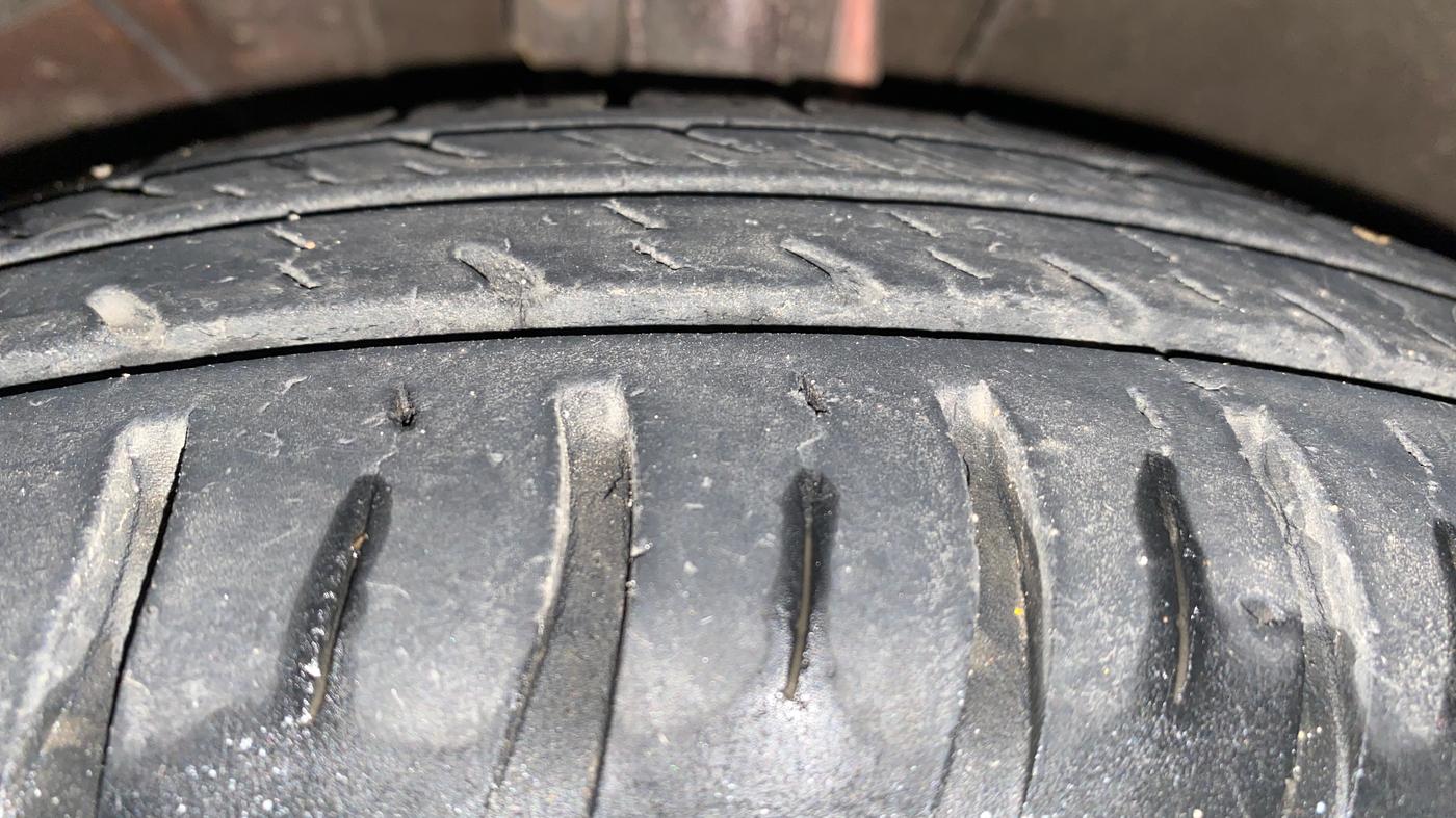 2019 Maruti Dzire VXI, Petrol, Manual, 63,555 km, Left Front Tyre Tread