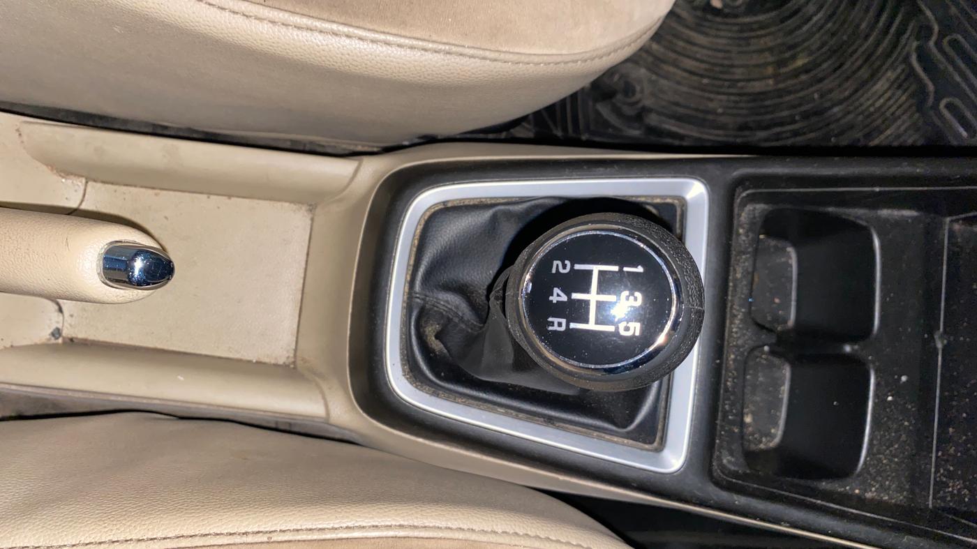 2019 Maruti Dzire VXI, Petrol, Manual, 63,555 km, Gear Lever
