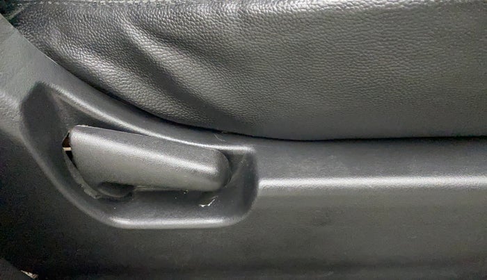 2018 Maruti Wagon R 1.0 LXI CNG, CNG, Manual, 66,027 km, Driver Side Adjustment Panel