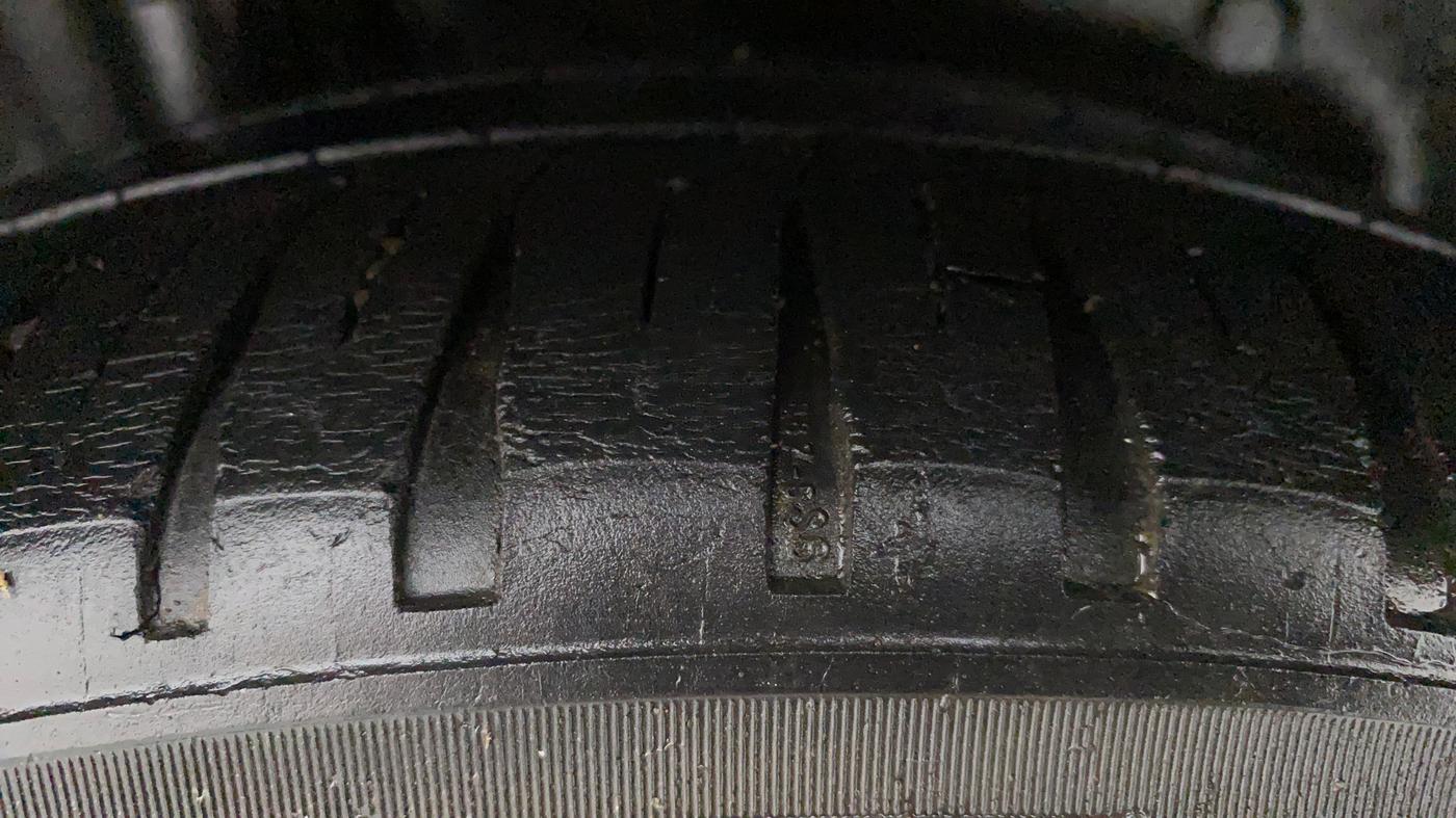 2015 Honda City 1.5L I-VTEC V MT, Petrol, Manual, 1,02,288 km, Right Rear Tyre Tread