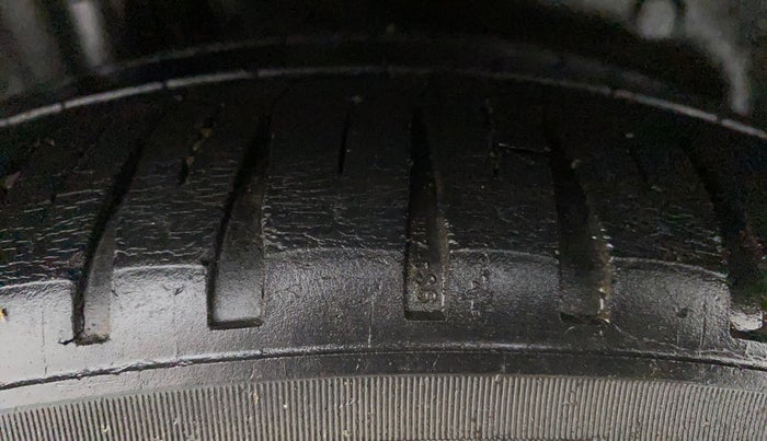 2015 Honda City 1.5L I-VTEC V MT, Petrol, Manual, 1,02,288 km, Right Rear Tyre Tread