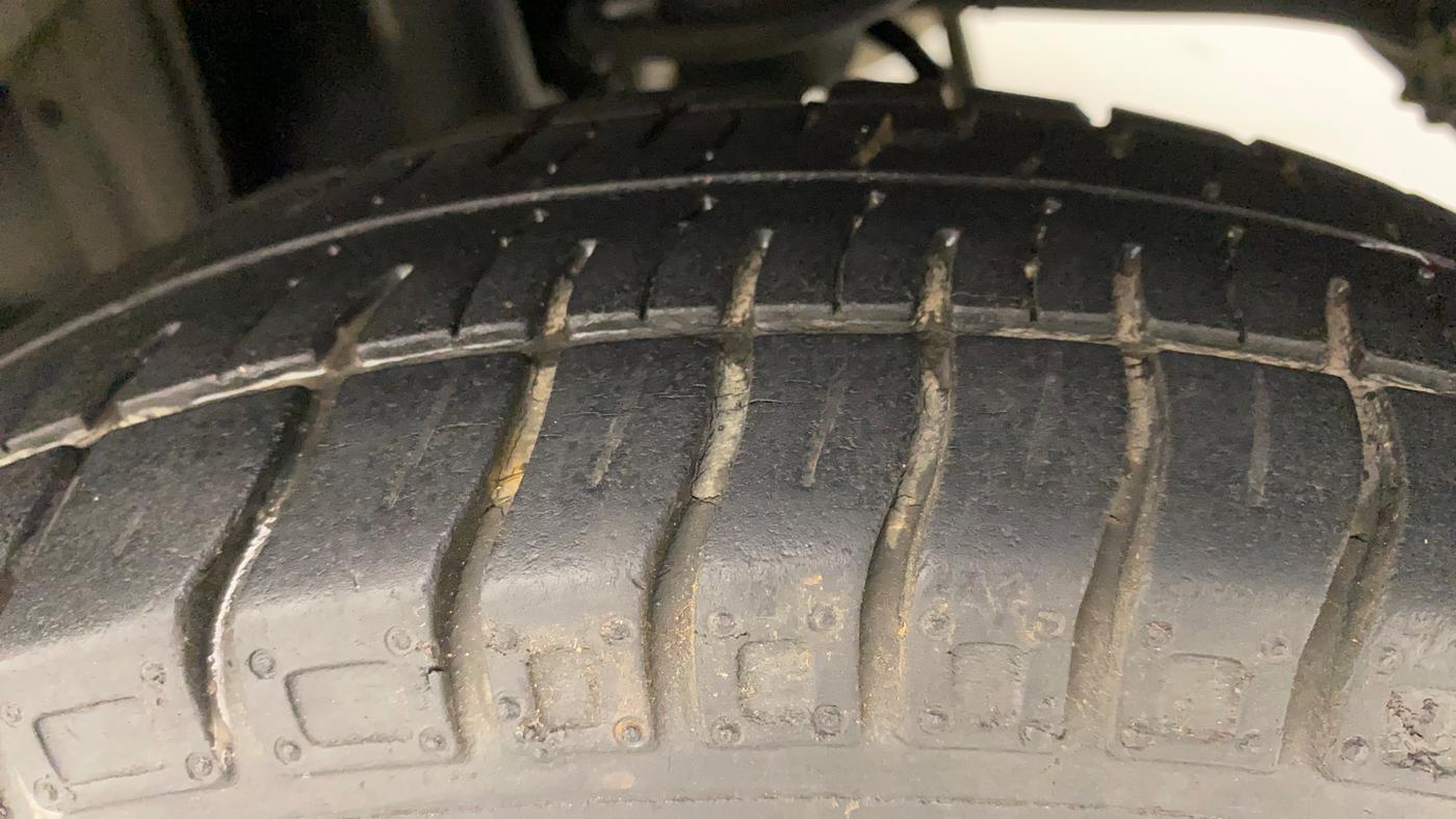 2014 Maruti Alto 800 LXI, Petrol, Manual, 30,643 km, Left Rear Tyre Tread