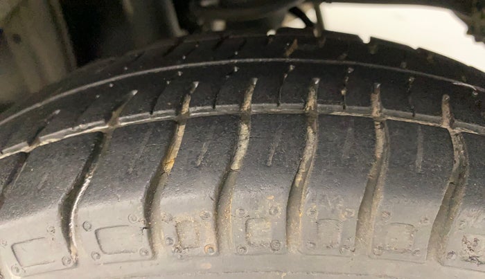 2014 Maruti Alto 800 LXI, Petrol, Manual, 30,643 km, Left Rear Tyre Tread